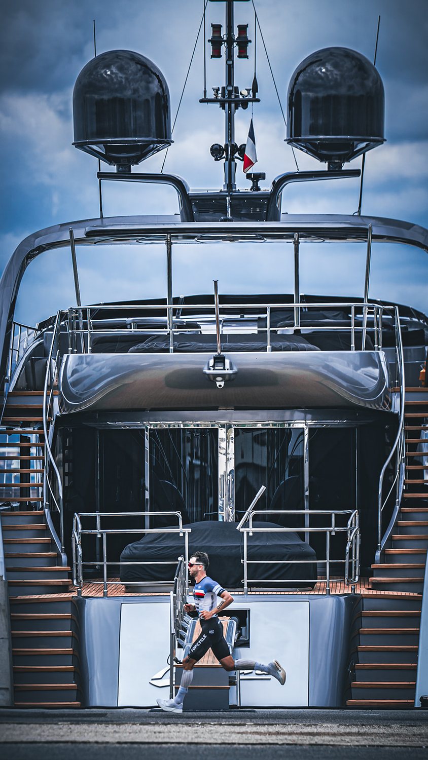Triathlon de Cannes — Athlète et yacht